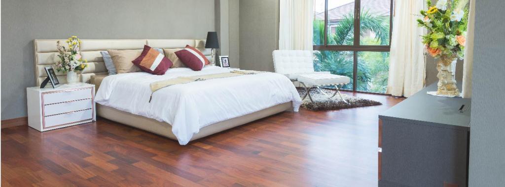 <h2 class='h2title'>Why Alex?</h2>? The products used to clean traditional floors must contain substances that respect and protect the natural beauty of the wood.